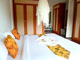 Naraya Riverside Resort