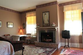Corners Mansion Inn - A Bed & Breakfast