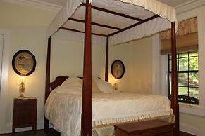 Corners Mansion Inn - A Bed & Breakfast