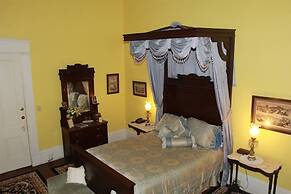 Corners Mansion Inn - A Bed & Breakfast