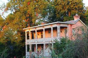 Corners Mansion Inn - A Bed & Breakfast