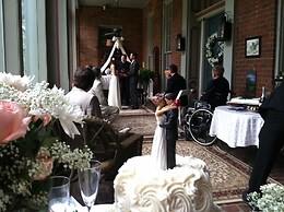 Corners Mansion Inn - A Bed & Breakfast