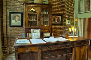 Corners Mansion Inn - A Bed & Breakfast