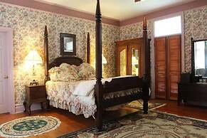 Corners Mansion Inn - A Bed & Breakfast