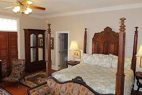 Corners Mansion Inn - A Bed & Breakfast