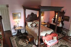 Corners Mansion Inn - A Bed & Breakfast