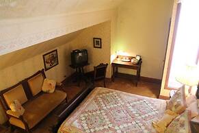 Corners Mansion Inn - A Bed & Breakfast