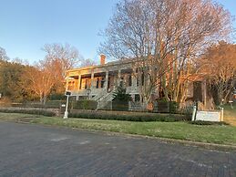 Corners Mansion Inn - A Bed & Breakfast
