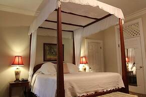 Corners Mansion Inn - A Bed & Breakfast