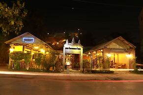 Blossoming Romduol Boutique - Hostel