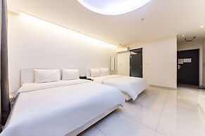 Ruby Tourist Hotel Wolmido