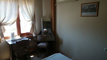 Wallabies Aquaduct Hotel