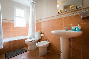 Holidays2Malaga Train Station Area Apartments