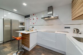 Holidays2Malaga Train Station Area Apartments