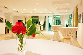 Earth and People Hotel & Spa