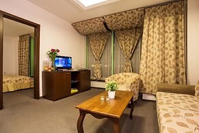 Earth and People Hotel & Spa