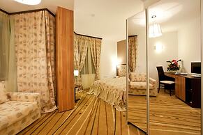 Earth and People Hotel & Spa