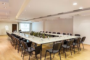 Earth and People Hotel & Spa