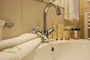 Earth and People Hotel & Spa