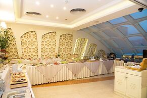 Earth and People Hotel & Spa