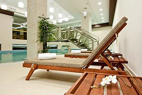 Earth and People Hotel & Spa