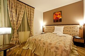 Earth and People Hotel & Spa