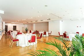 Earth and People Hotel & Spa