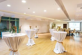 Earth and People Hotel & Spa