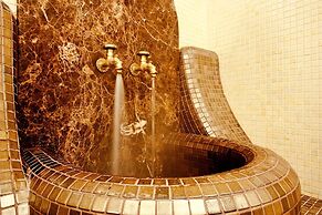 Earth and People Hotel & Spa