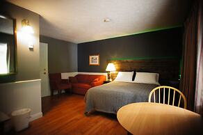 Silverwood Inn & Suites