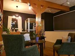 Silverwood Inn & Suites