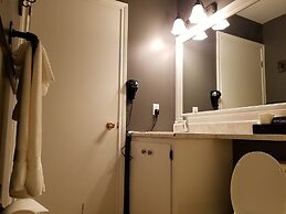 Silverwood Inn & Suites