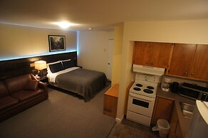 Silverwood Inn & Suites