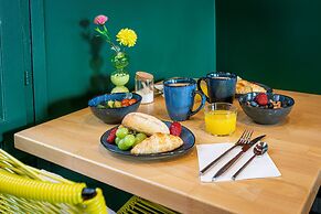 Hotel Olympic Paris Boulogne by Patrick Hayat