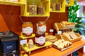 Hotel Olympic Paris Boulogne by Patrick Hayat