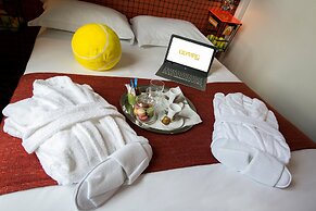 Hotel Olympic Paris Boulogne by Patrick Hayat