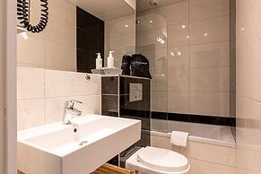 Hotel Olympic Paris Boulogne by Patrick Hayat