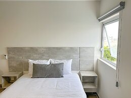 SR Hotel