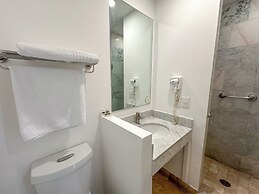 SR Hotel