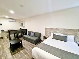 SR Hotel