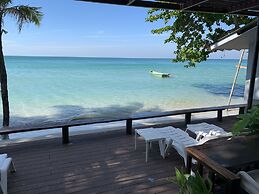 Apple Beachfront Resort