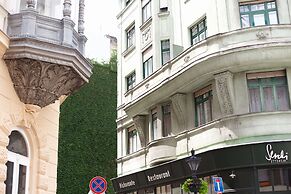 Amber Terrace Studio