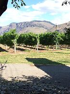 Crowsnest Vineyards Guesthouse