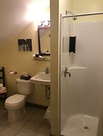 Crowsnest Vineyards Guesthouse