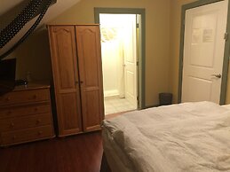 Crowsnest Vineyards Guesthouse