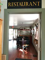 Crowsnest Vineyards Guesthouse