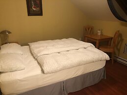 Crowsnest Vineyards Guesthouse