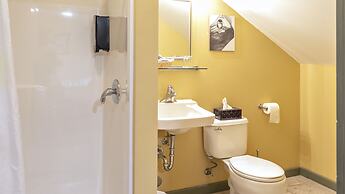 Crowsnest Vineyards Guesthouse