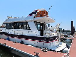 HULL Osaka Hokko Marina