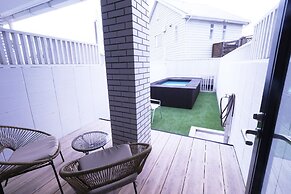 HULL Osaka Hokko Marina